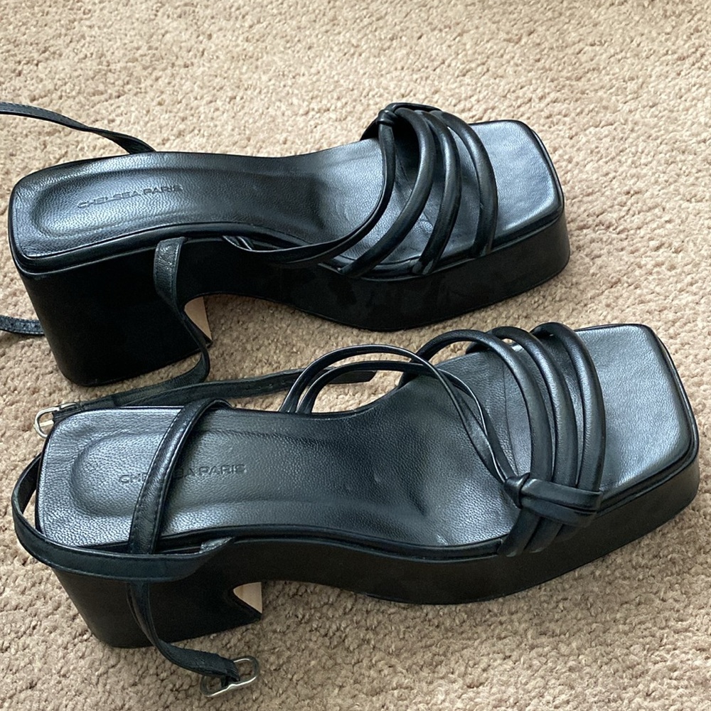 Chelsea Paris Toinet Sandals in Black. Size EU 39 or US 8.5